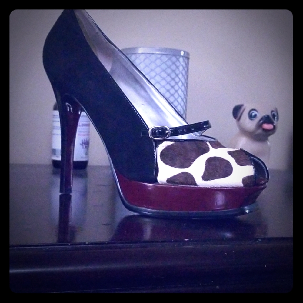 Size 6 guess heels
